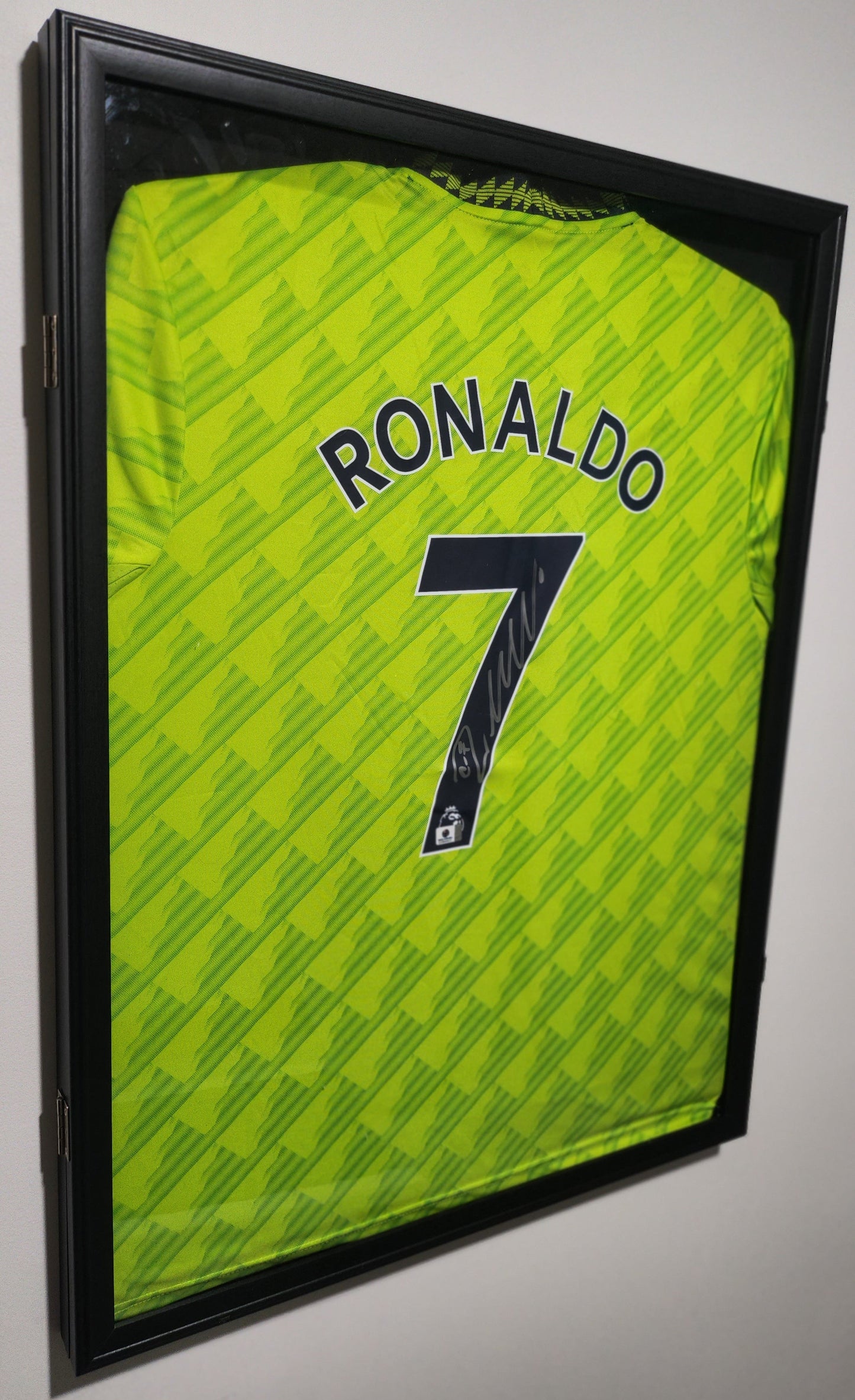 Cristiano Ronaldo Autographed Manchester United Jersey with COA | Bollëku