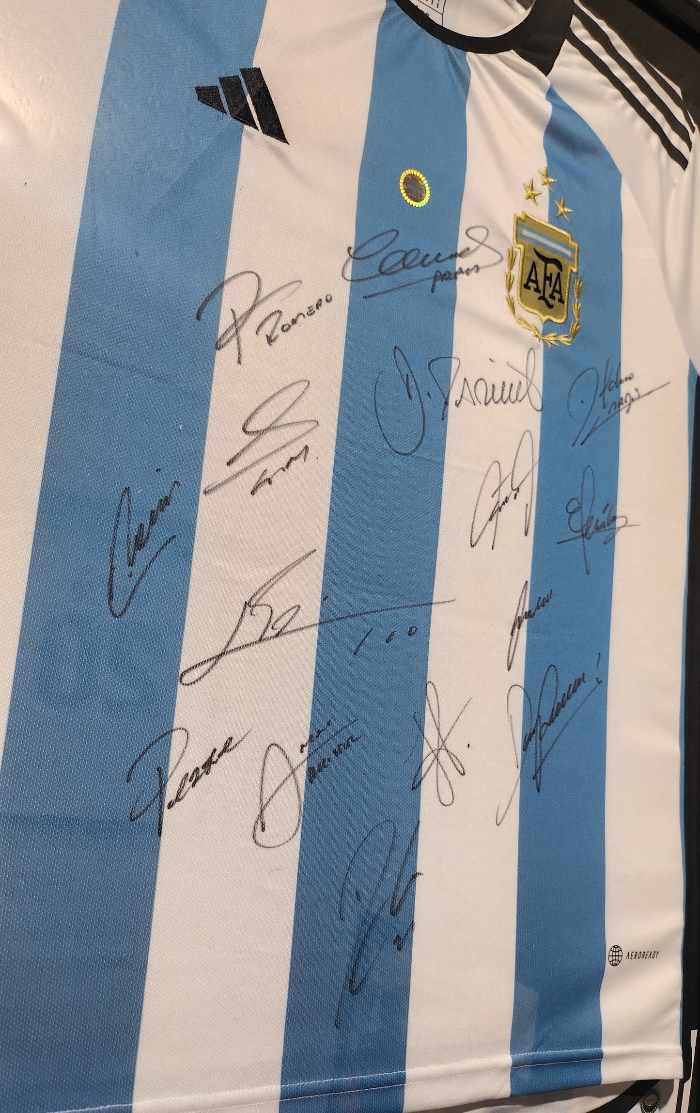 Argentina 2022 World Champions signed Jersey - Messi and 14 more!