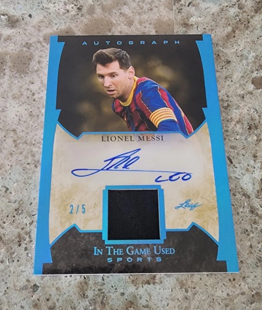 Lionel Messi Autographed + Match worn Patch Leaf card (2022) 2 of 5 | Bollëku