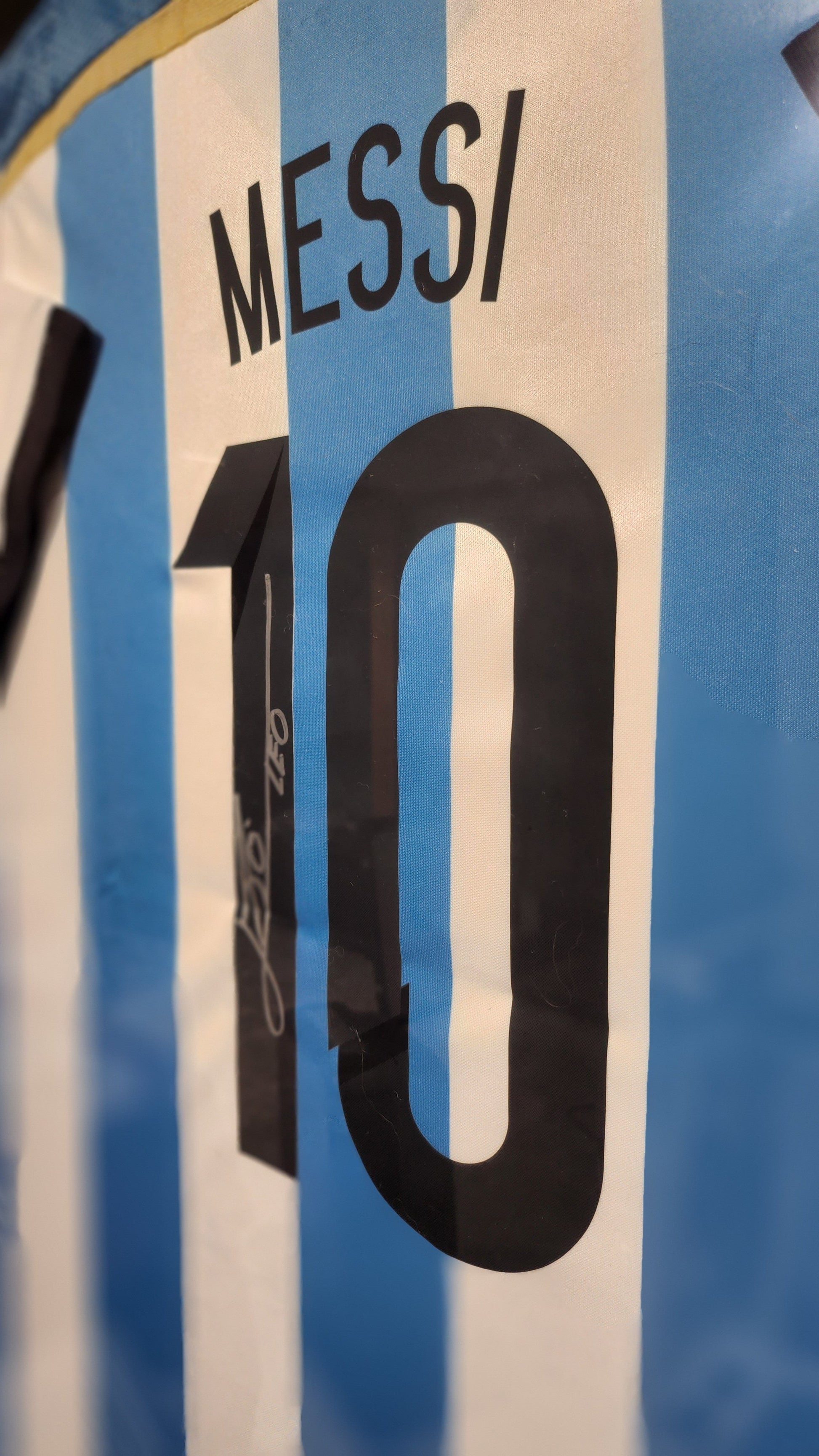 lionel messi Autographed - 2