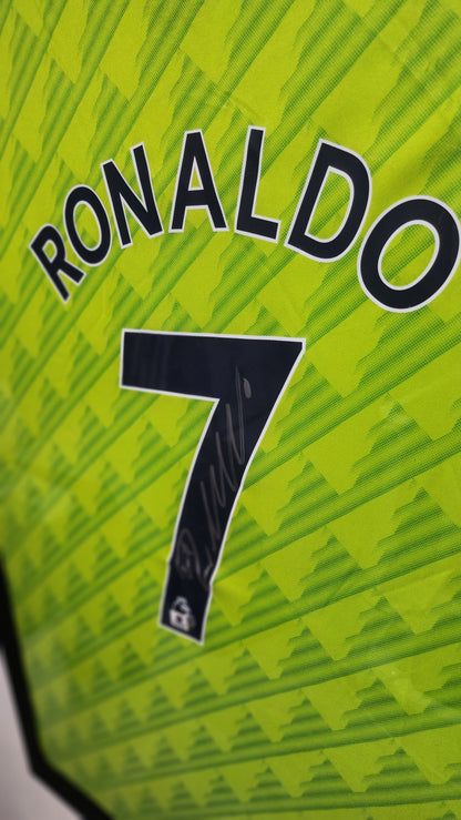 Cristiano Ronaldo Autographed Manchester United Jersey with COA | Bollëku