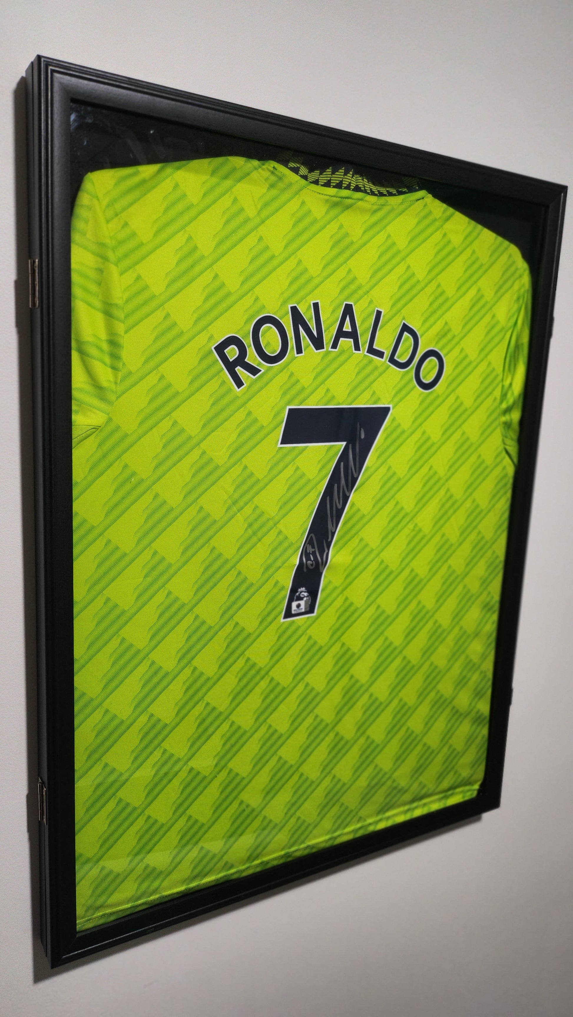 Cristiano Ronaldo Autographed Manchester United Jersey with COA | Bollëku
