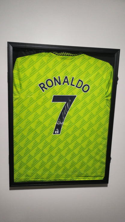 Cristiano Ronaldo Autographed Manchester United Jersey with COA | Bollëku