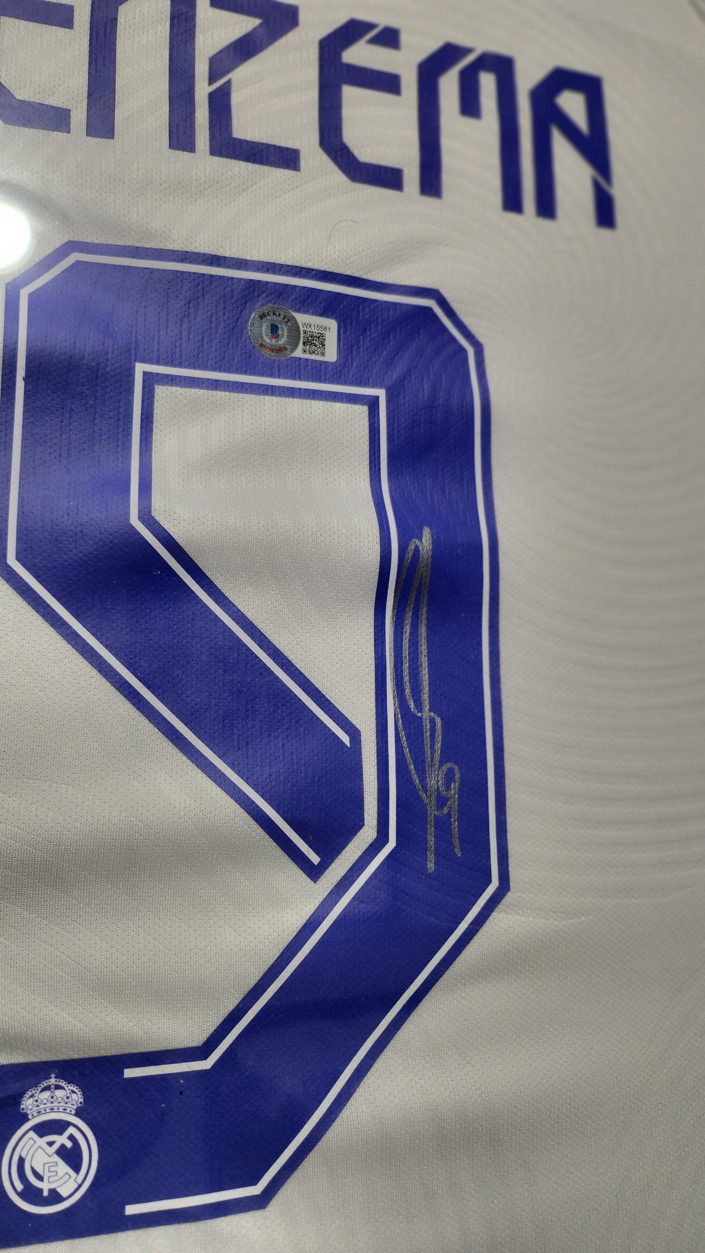 Karim Benzema Autographed Real Madrid Jersey with COA | Bollëku