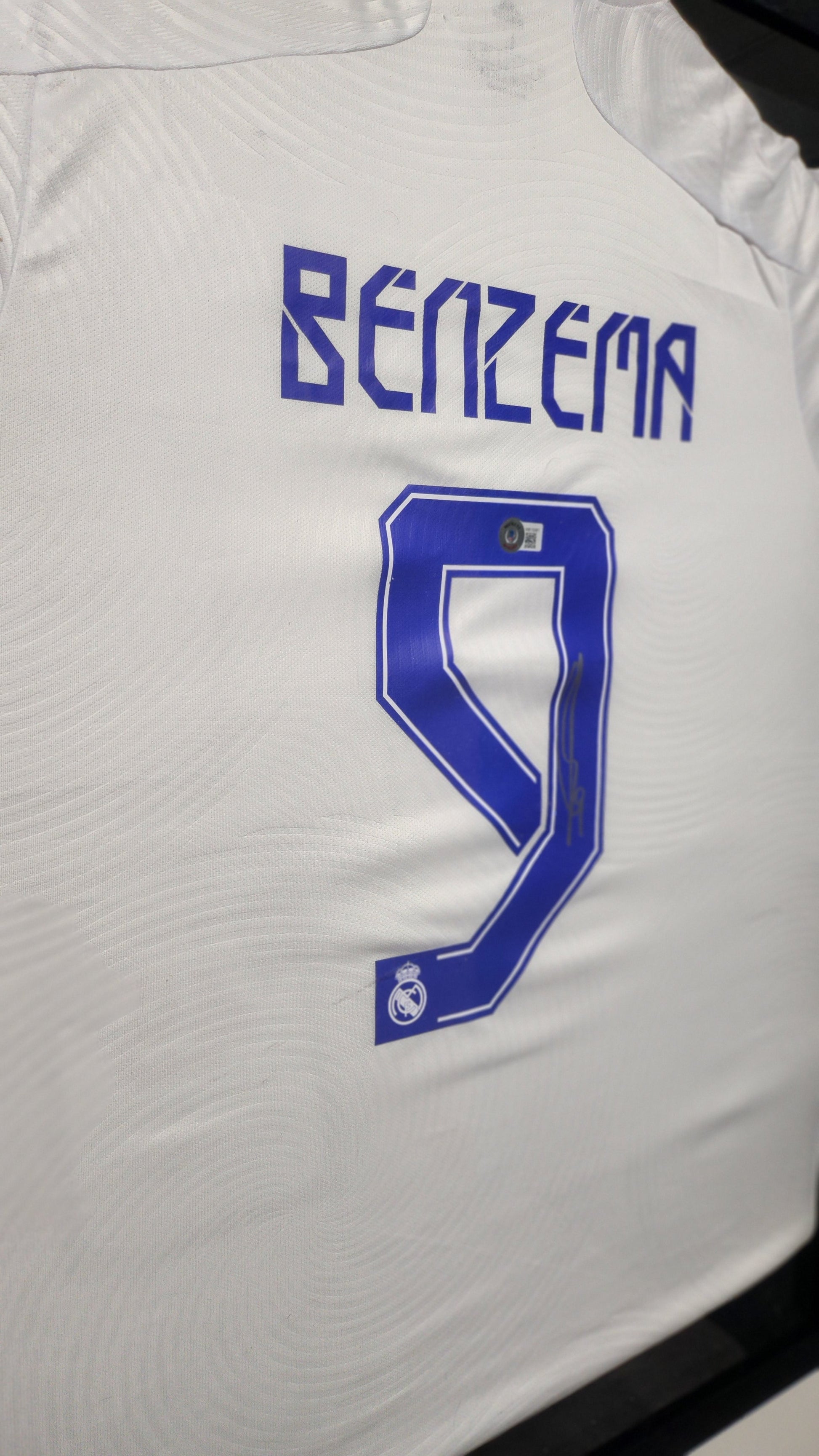 Karim Benzema Autographed Real Madrid Jersey with COA | Bollëku