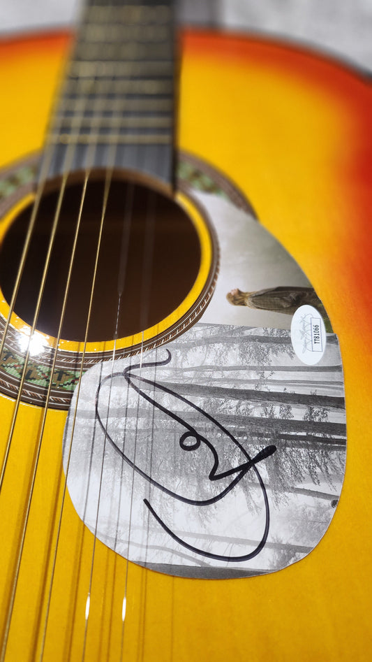 Taylor Swift Autographed Acoustic Guitar | Bollëku