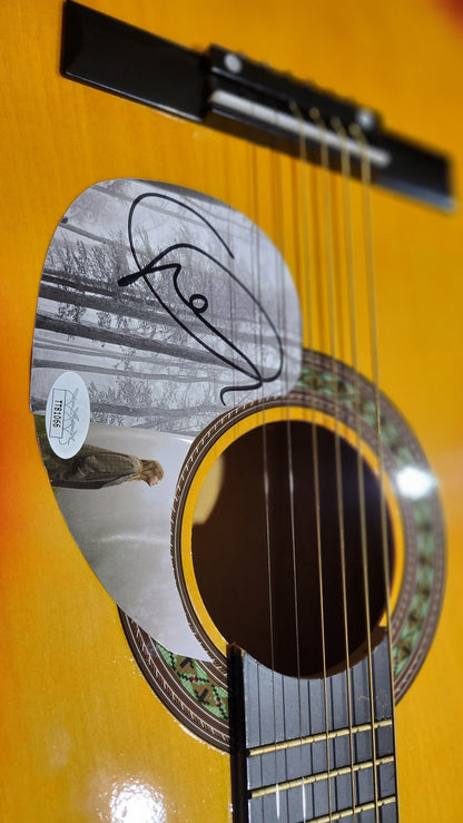 Taylor Swift Autographed Acoustic Guitar | Bollëku