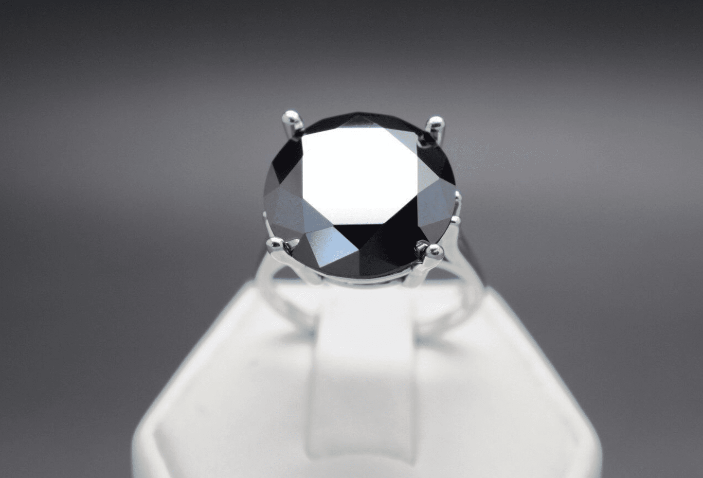 8.52cts 14.36mm Real Black Diamond Ring | Bollëku